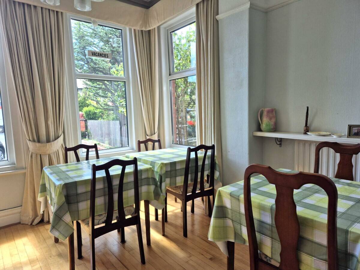 CONWY - DETACHED SIX BEDROOM GUEST HOUSE IN THE SEASIDE TOWN OF LLANDUDNO Photo 3