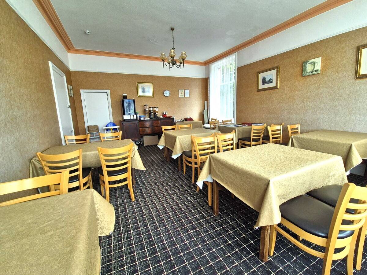 CONWY - 14 BEDROOM HOTEL IN THE SEASIDE RESORT OF COLWYN BAY Photo 3