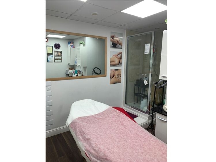 Style & Success in Oxford – Salon & Academy for Sale! Photo 3