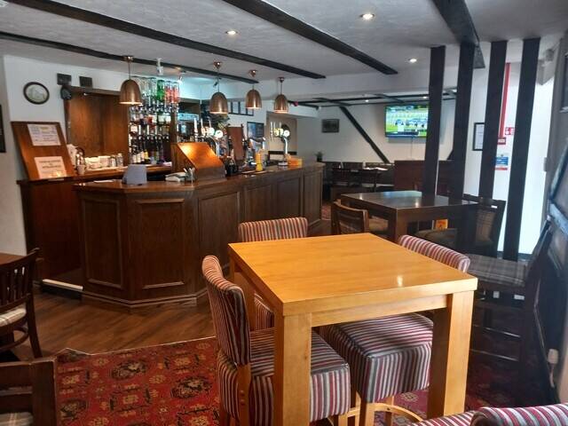 SOUTH WALES - WELL-ESTABLISHED AND HIGHLY PROFITABLE PUBLIC HOUSE WITH FOOD-LED BUSINESS Photo 3