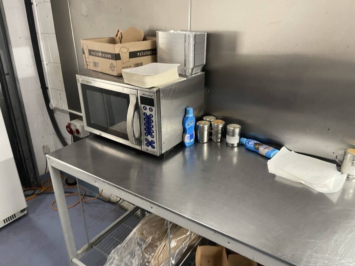 Excellent location dark kitchens for sale - VERY SPACIOUS Photo 3