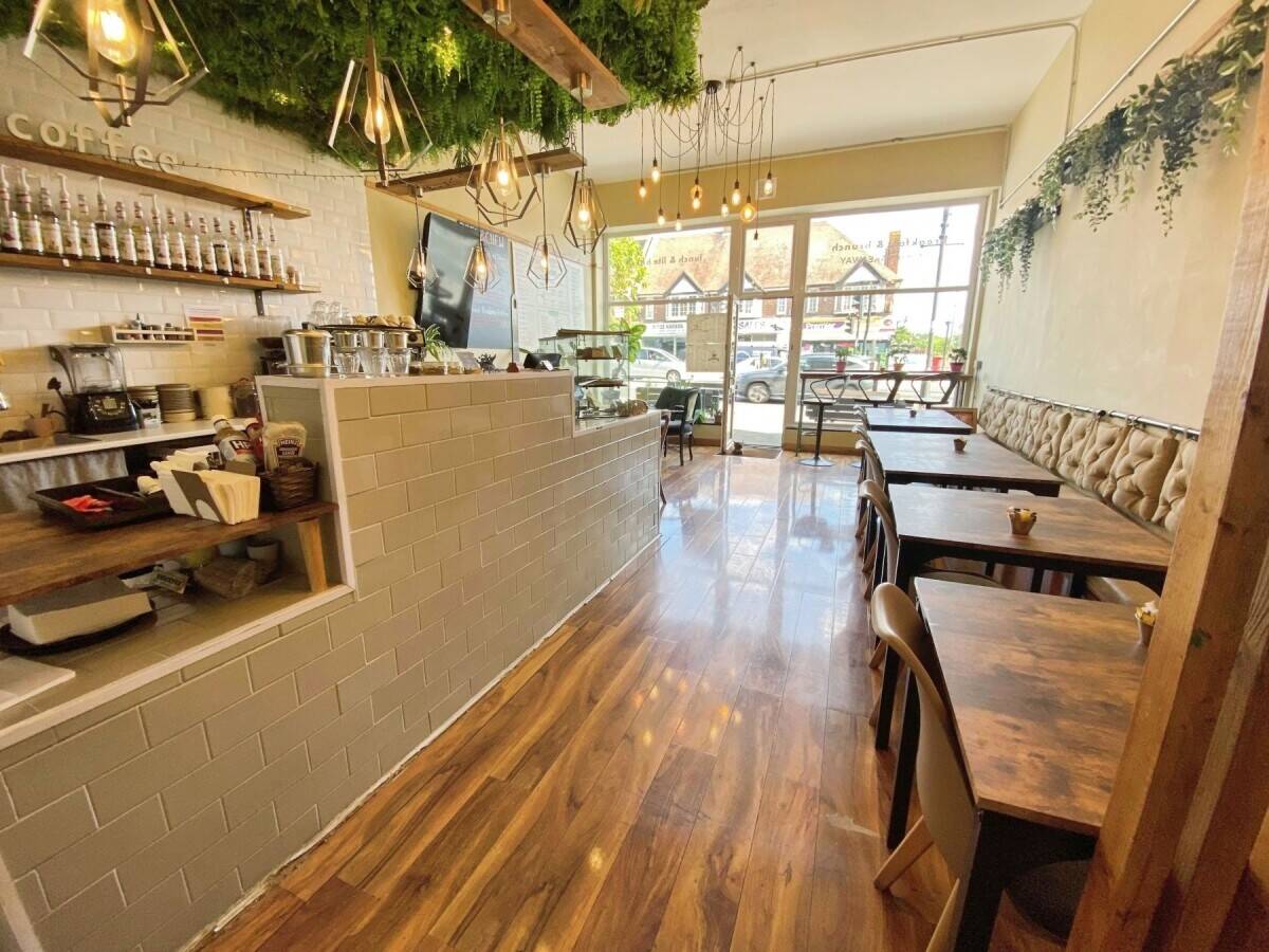 COFFEE SHOP / CAFE, LEIGH ON SEA - £65,000 LEASEHOLD Photo 3