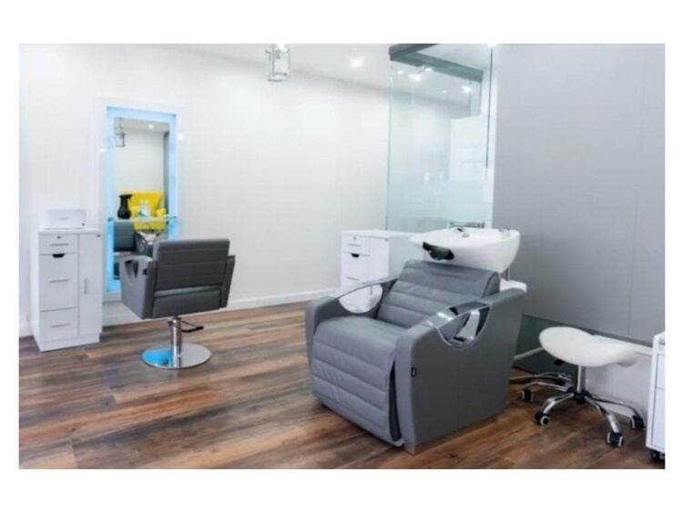 Beauty Gem – Modern, Busy & Perfect for New Owner! Photo 3