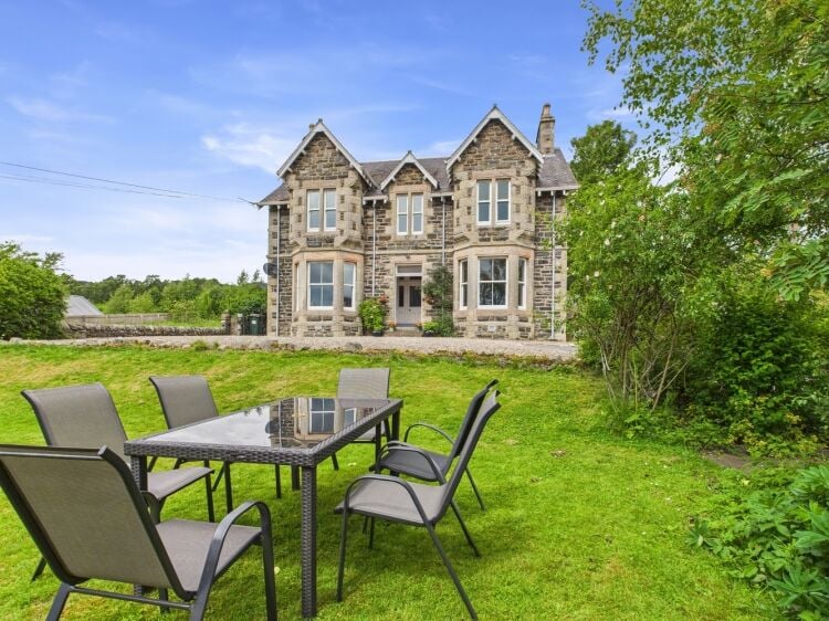 Victorian Residence with Cottage, Stunning Views, Prime Pitlochry Location Photo 3