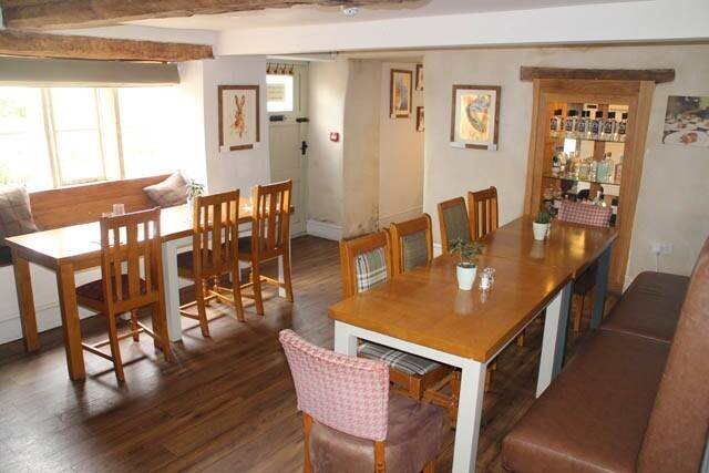 GLOUCESTERSHIRE -AWARD WINNING PUB IN EDGE OF COTSWOLD TOWN Photo 3