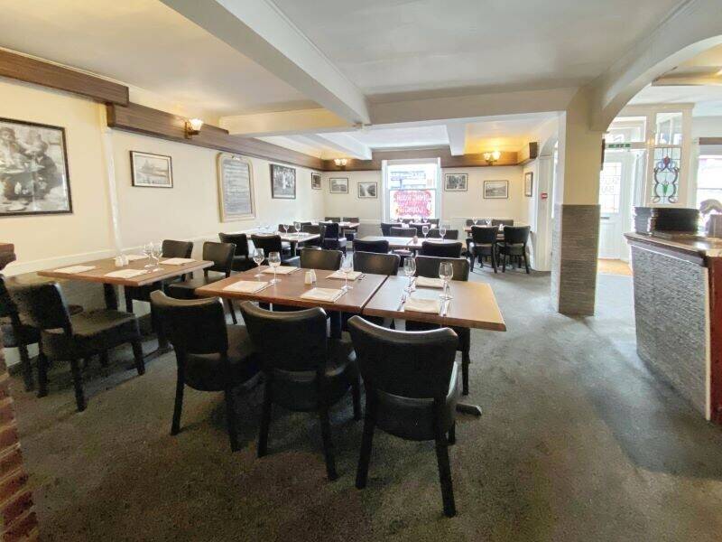 LONG ESTABLISHED 60-70 COVER RESTAURANT - NORTH STREET, ROCHFORD. Photo 3