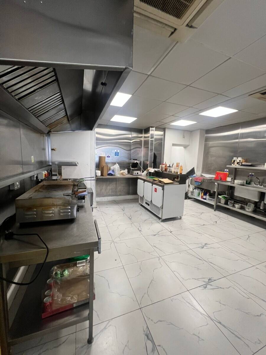 Fully Equipped Greek Restaurant Takeaway - Prime Croydon Location