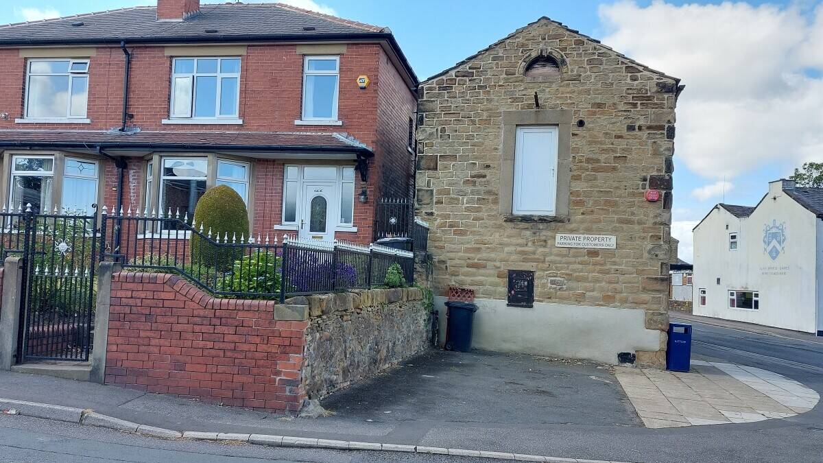 Fish and Chip Shop with 3 Bedroom House in Thornhill Photo 3
