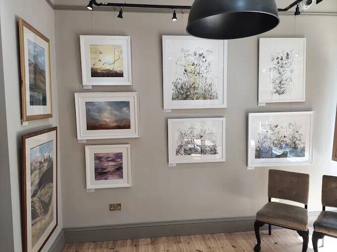 Established Contemporary Art Gallery with Thriving Framing Studio In Edinburgh For Sale Photo 2