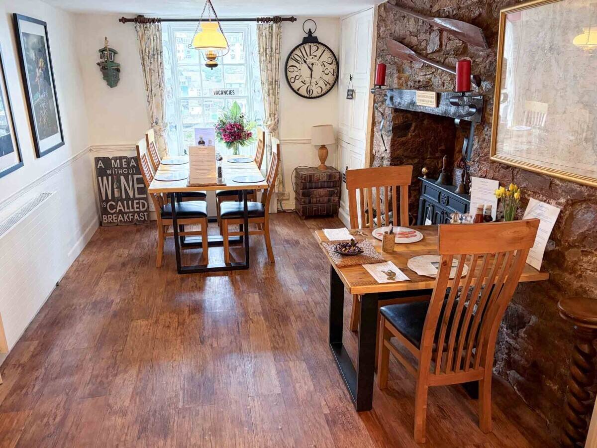 A Beautifully Presented 5 Bedroom 'Wow Factor' Guest House with Exceptional Forward Bookings