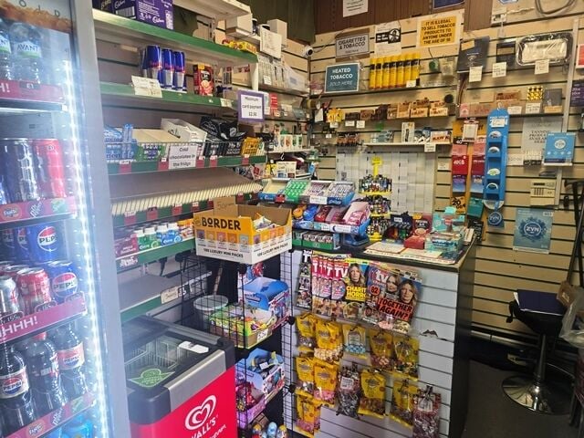Kiosk selling Counter News, Confectionery, Tobacco, Vapes, Sandwiches, Teas & Coffees for Sale