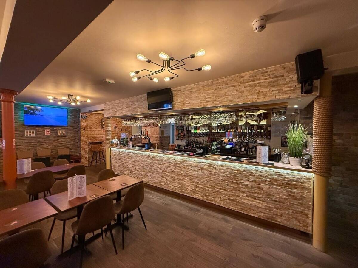 Immaculately presented town centre pub with huge potential (ref 1760) Photo 3