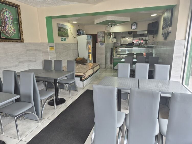 Spice Up Your Future with This Thriving Restaurant in Slough!