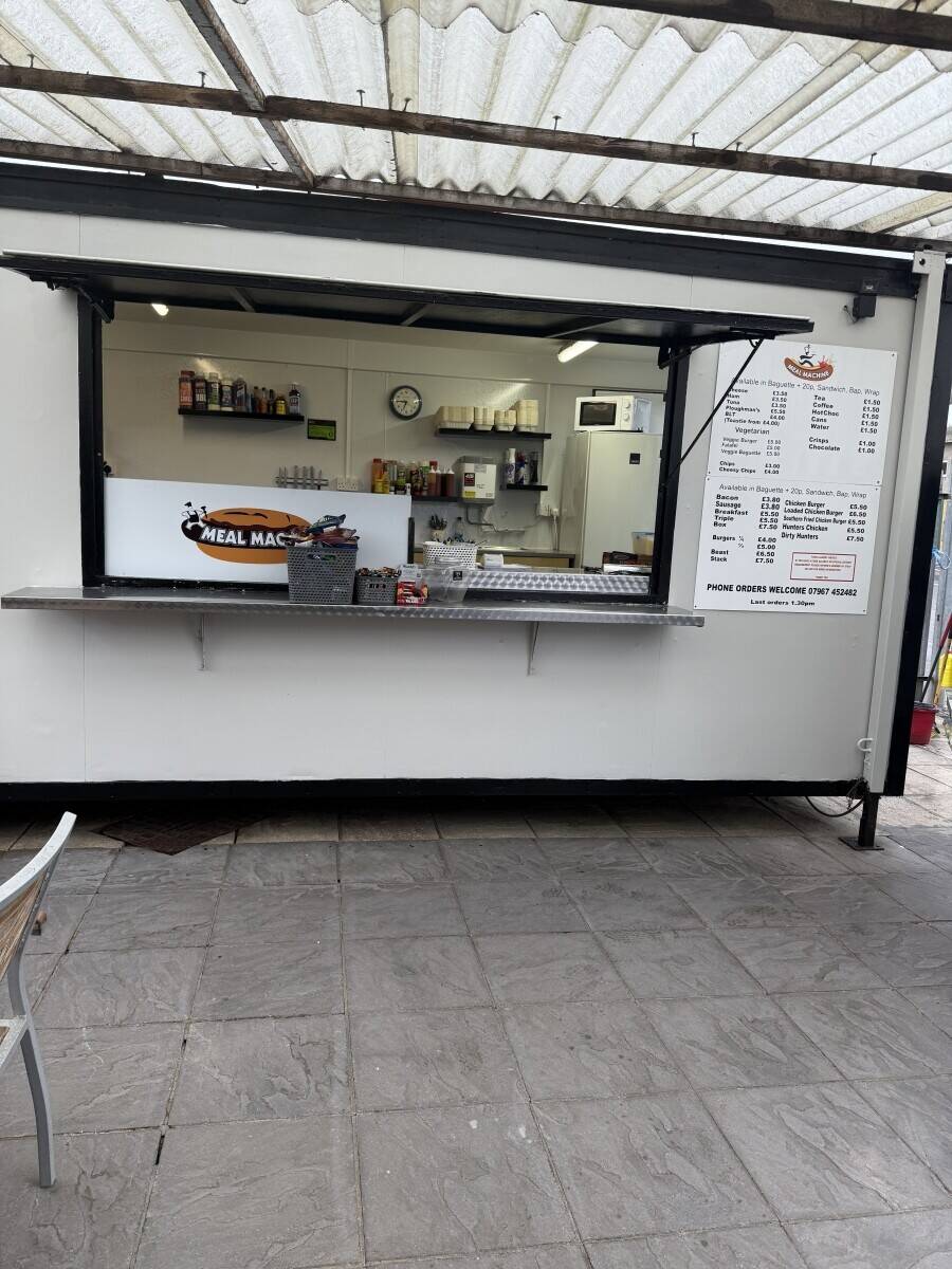 Fresh food Hot & Cold Takeaway for sale Photo 3