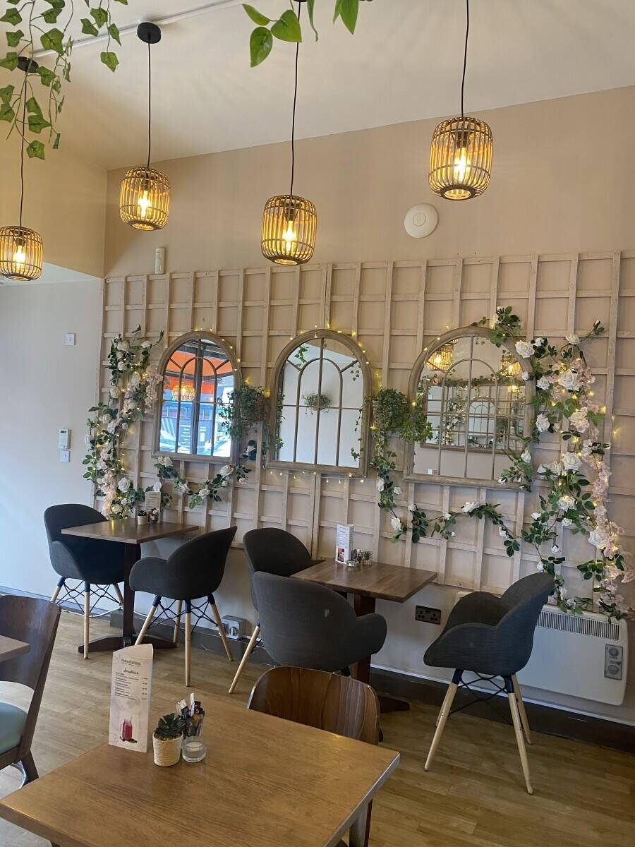 Well-established Mediterranean A3 license and alcohol license restaurant for sale in Epsom, Surrey
