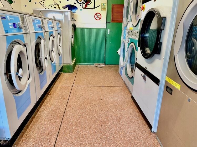 Leasehold Launderette & Dry Cleaners Located In Helston Photo 3