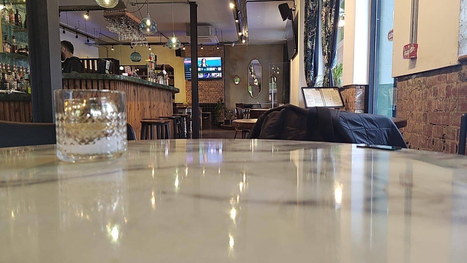 Pub and restaurant 