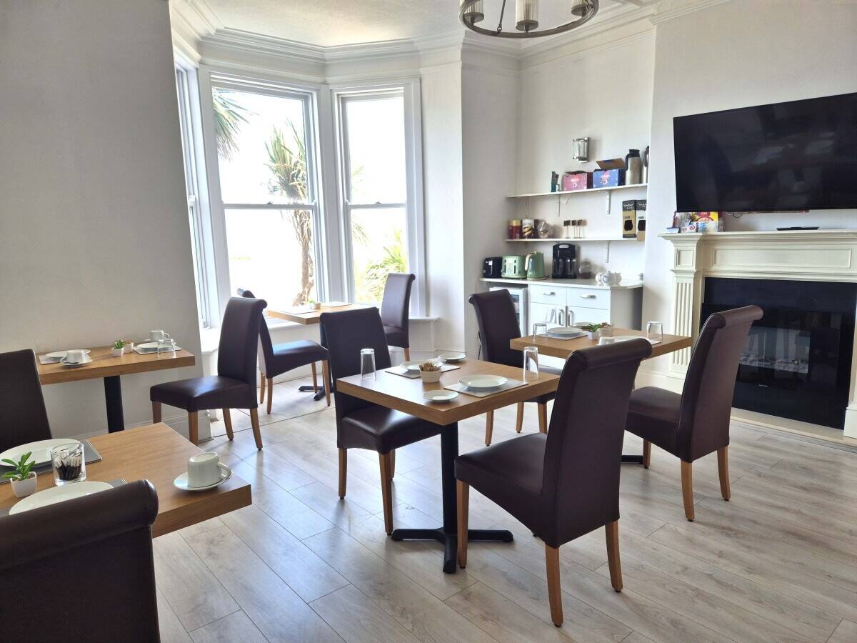 CONWY – FULLY REFURBISHED BED & BREAKFAST LOCATED ON LLANDUDNO’S NORTH SHORE Photo 3