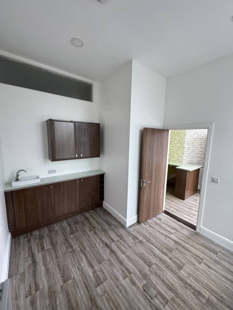 Beauty salon ready to let - currently not trading