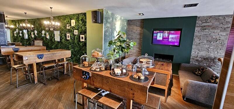 Fantastic Restaurant & Bar Opportunity within the seaside town of Largs. 'Stone's throw' from beach