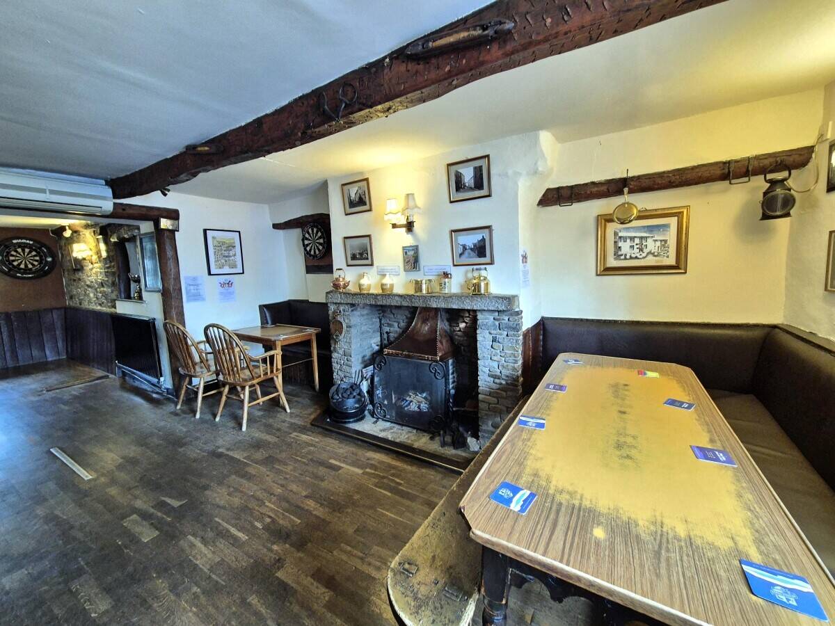 YORKSHIRE DALES - GRADE II LISTED PUBLIC HOUSE IN CHOCOLATE BOX LOCATION