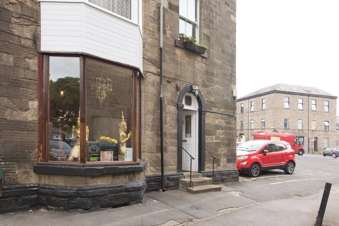 Thai cuisine takeaway in Buxton Derbyshire Photo 3