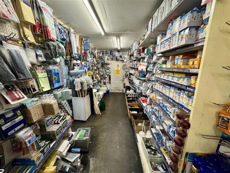 LEASEHOLD HARDWARE/DIY/KEYCUTTING STORE