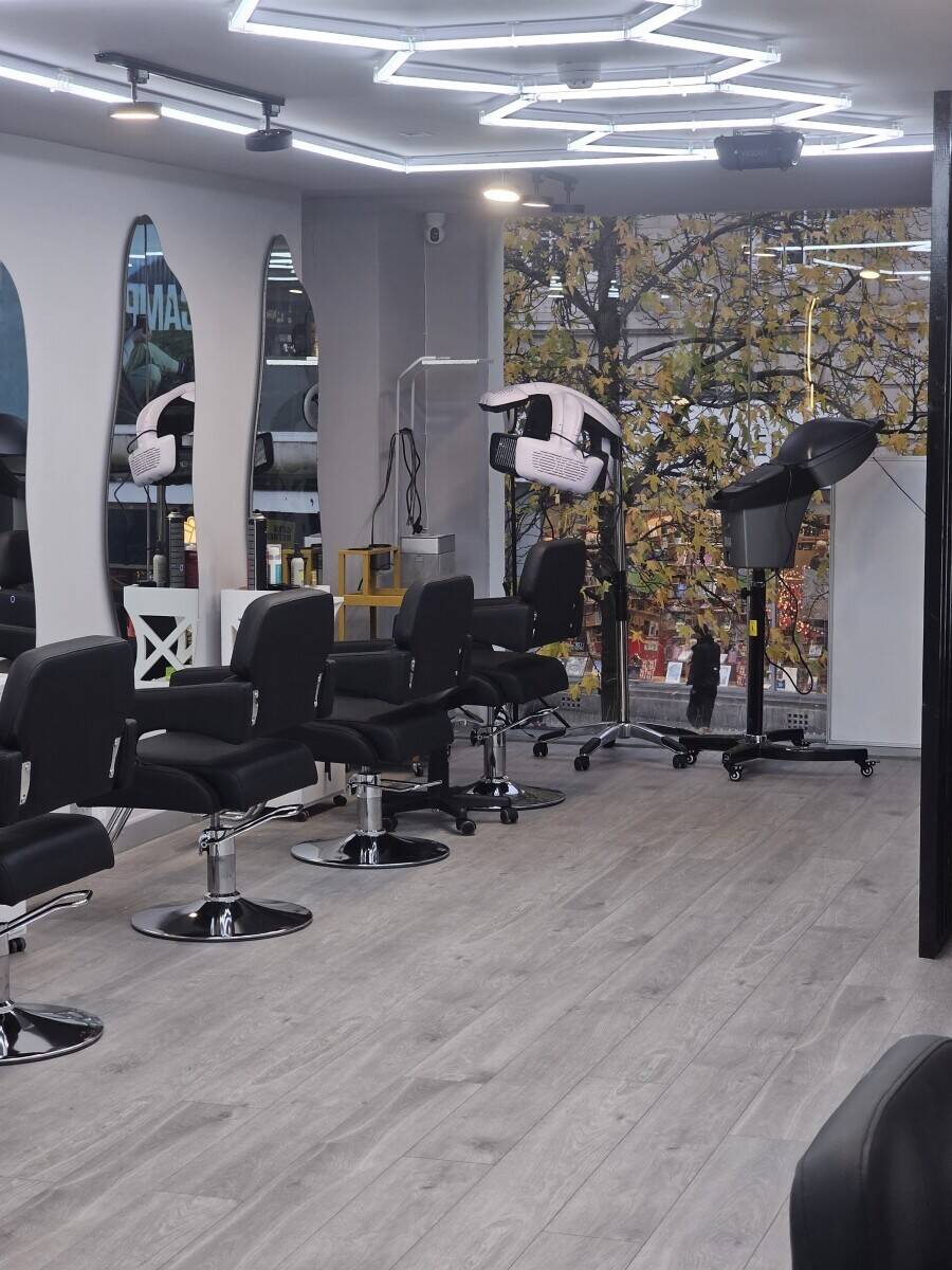 New 8- chair hair salon in Liverpool city centre Photo 3