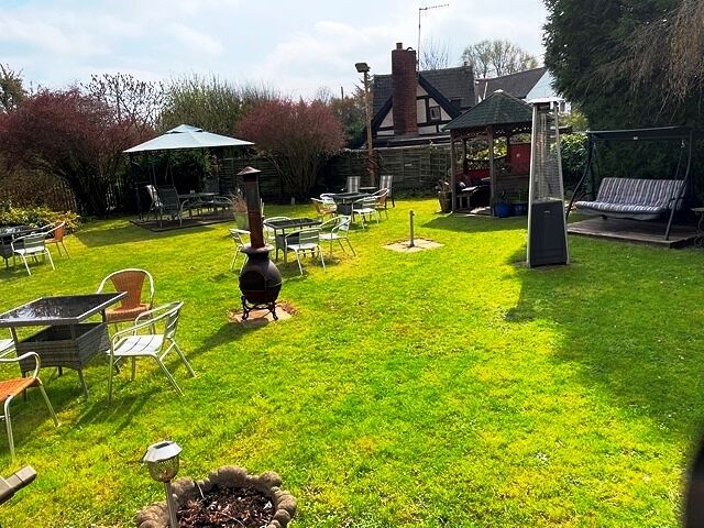 Detached Country Freehouse & Restaurant for Sale