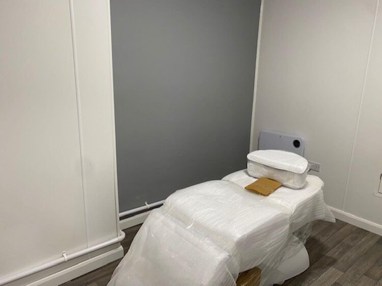 Leasehold Tanning Salon & Beauty Rooms Located In Northfield