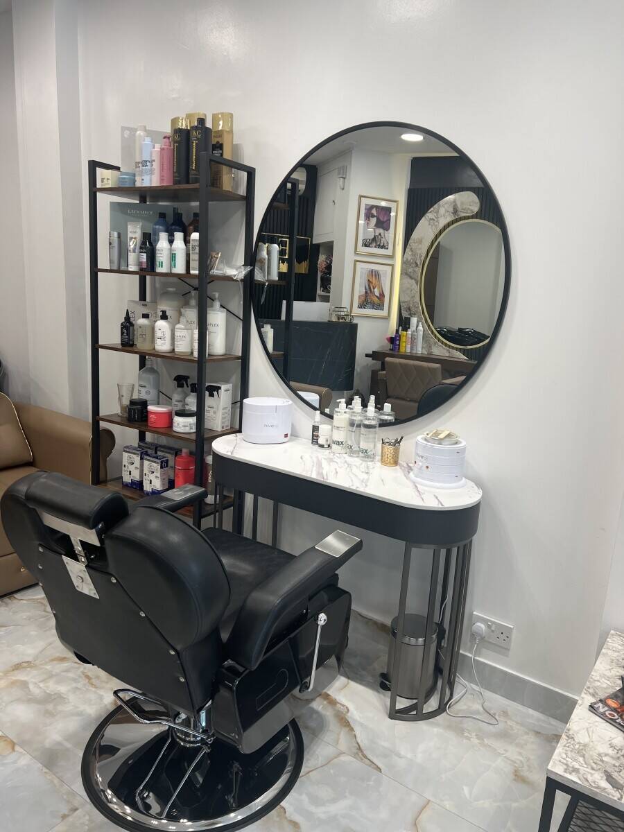 Ladies hair and beauty salon Photo 3