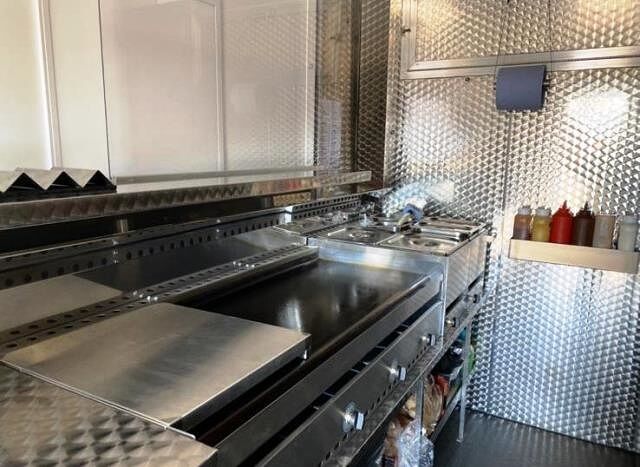 Bespoke Catering Van specialising In Burgers And Wraps With Established Pitch - Rent Only £700 Pawith Licence for Sale