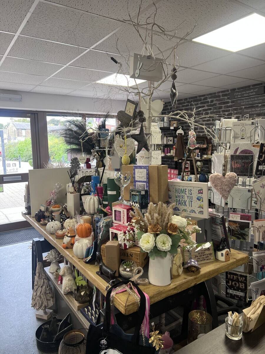 Gift shop cafe & florists Photo 4