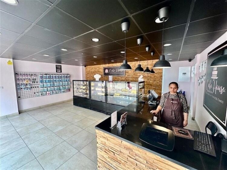 LEASEHOLD CAKE HOUSE FRANCHISE
(PREMIUM FRESH CREAM CAKE SHOP) Photo 3