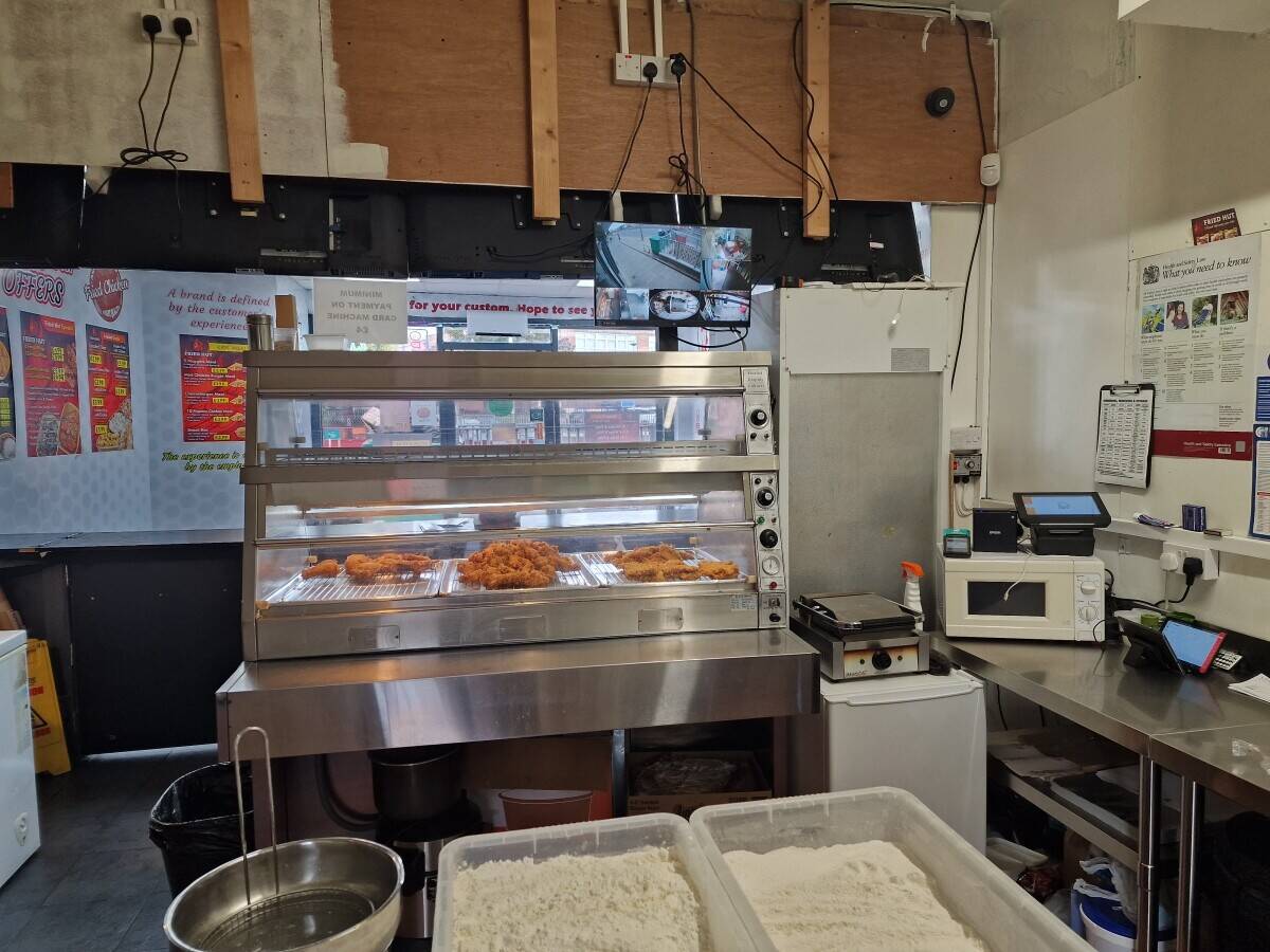 Trading fast food takeaway shop in Prime location Photo 3