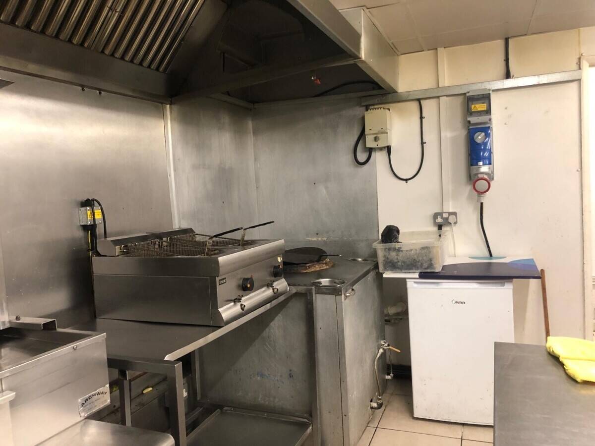 Pizza and kebabs take away in Blaydon for sale