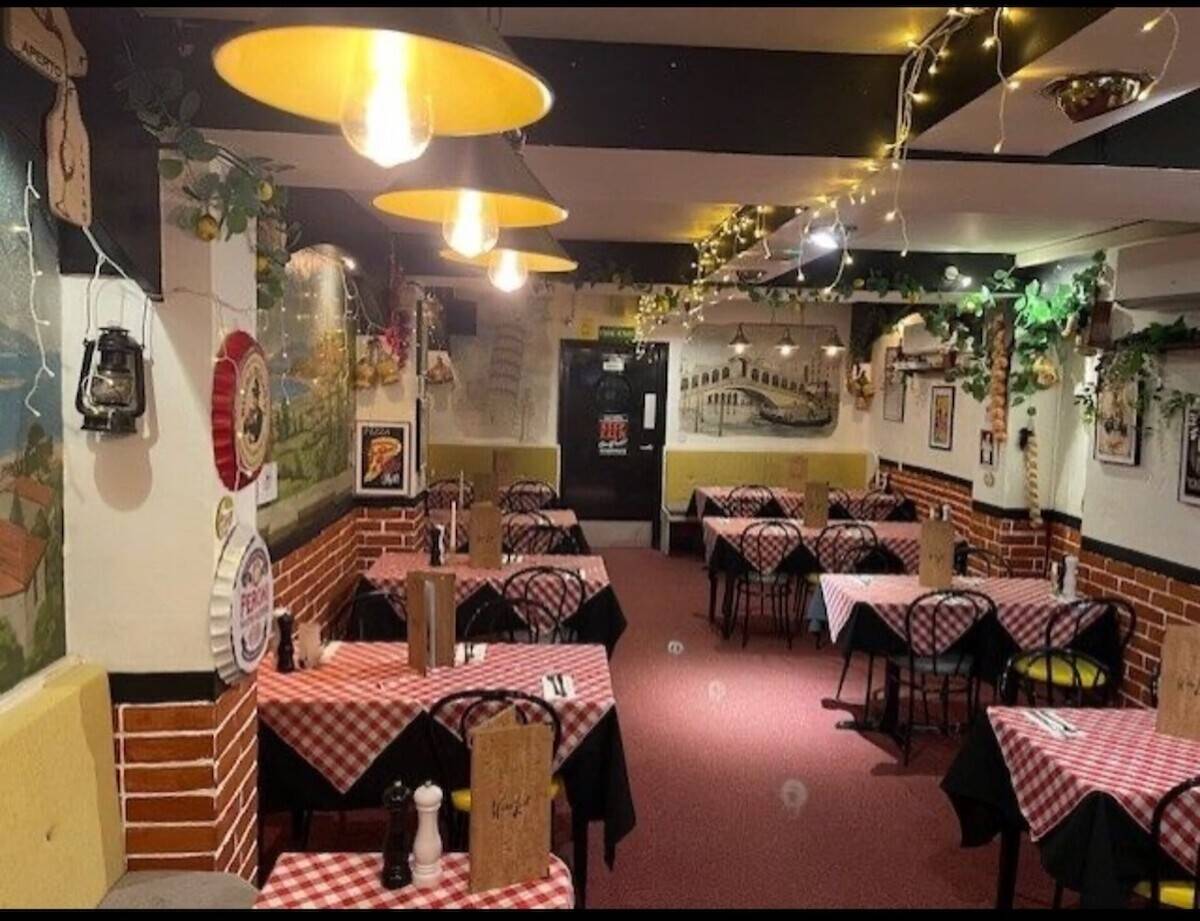 Highly Rated & Established Italian Restaurant and Takeaway for Sale in Devizes Wiltshire Photo 4