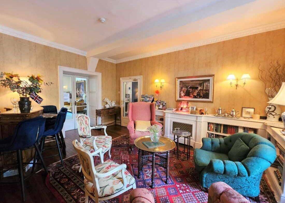 Handsome 18th Century High Quality Guest House in County Town of Dorchester Photo 3