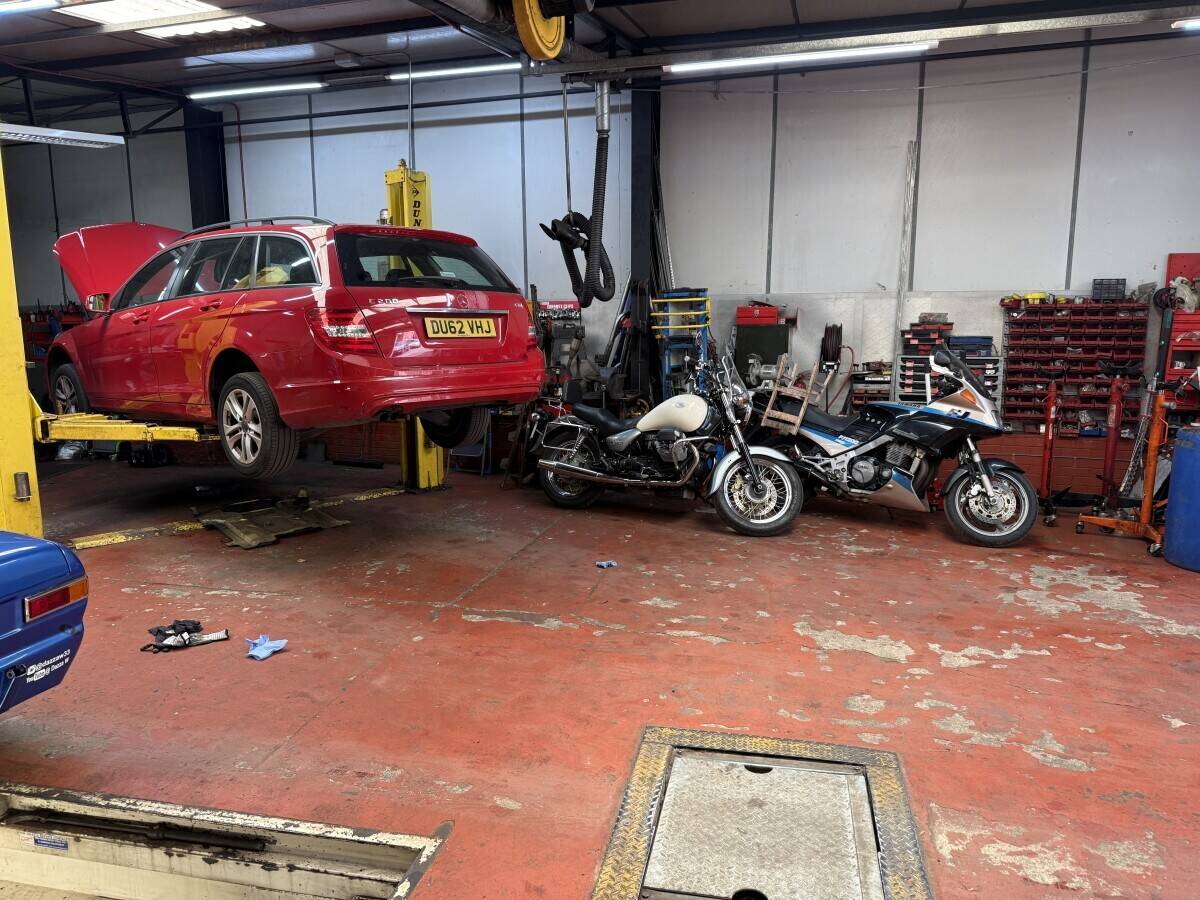 MOT  station car's and m/cycles. Servicing/repair garage. Town centre location. Photo 4