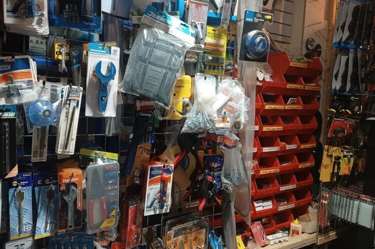 Hardware & Pet Supplies Business Photo 3