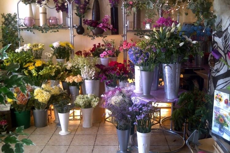 Established Florist - Renfrew Photo 3