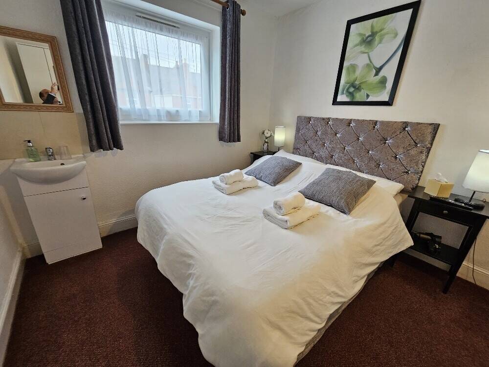 Established & Profitable Exeter Guest House With 6 Letting Bedrooms & Owners 1 Bedroom Accommodation Photo 3