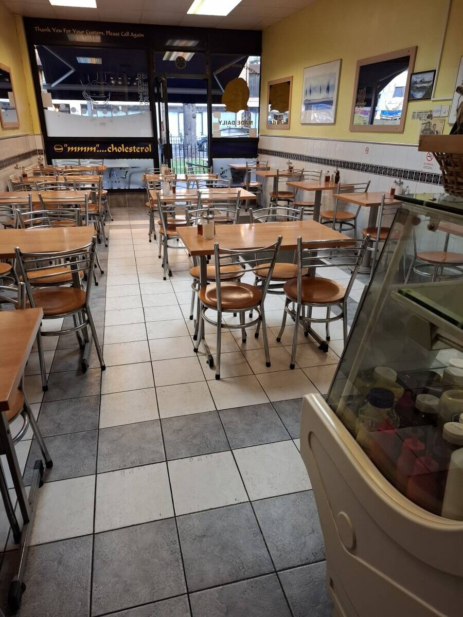 Traditional cafe in Catford  Photo 3