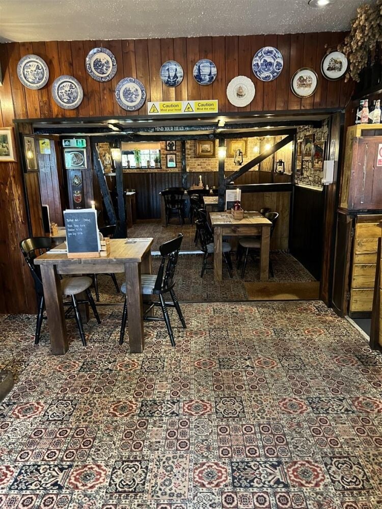LEASEHOLD LIC. GASTROPUB/RESTAURANT Photo 3