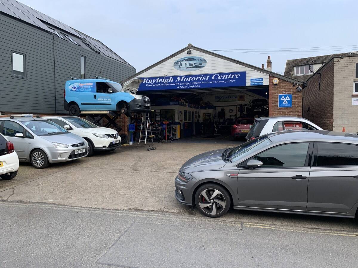 MOT & Repairs garage for sale in Rayleigh Essex with equipment included.