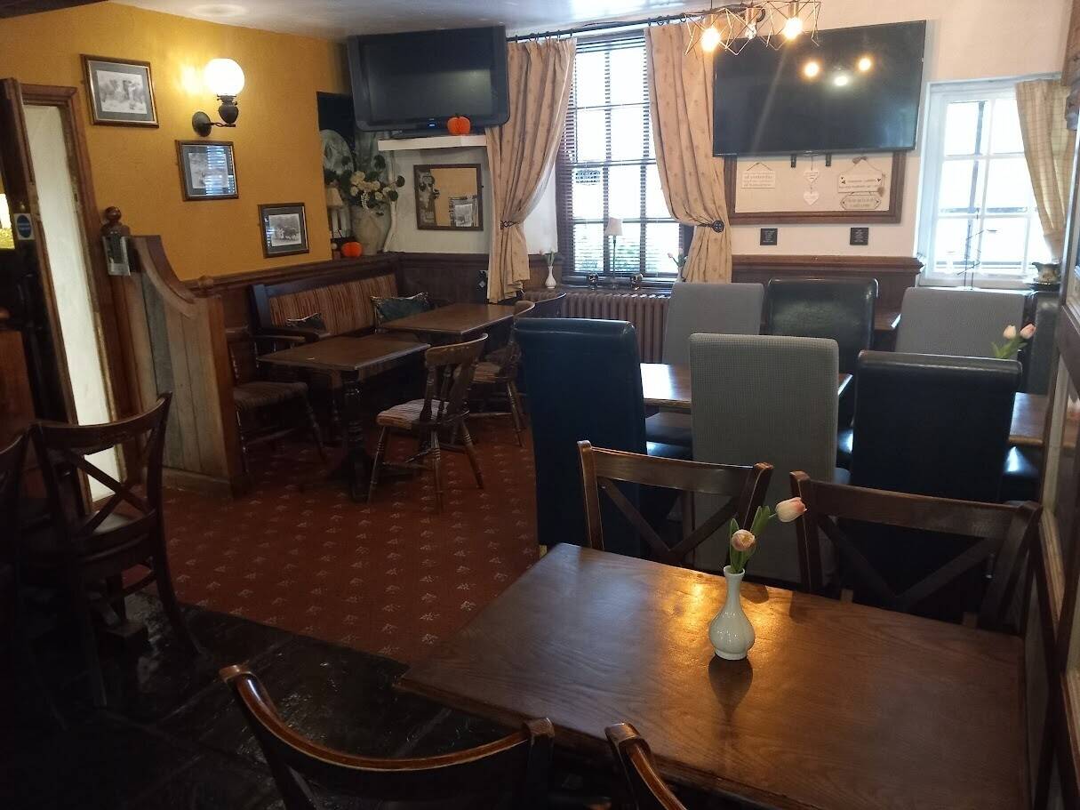 SOUTH WALES - HIGHLY PROFITABLE TRADITIONAL VILLAGE PUB