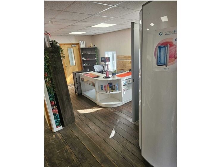 Golden Opportunity – Thriving Tanning & Vape Business with Lucrative Sublets Photo 3