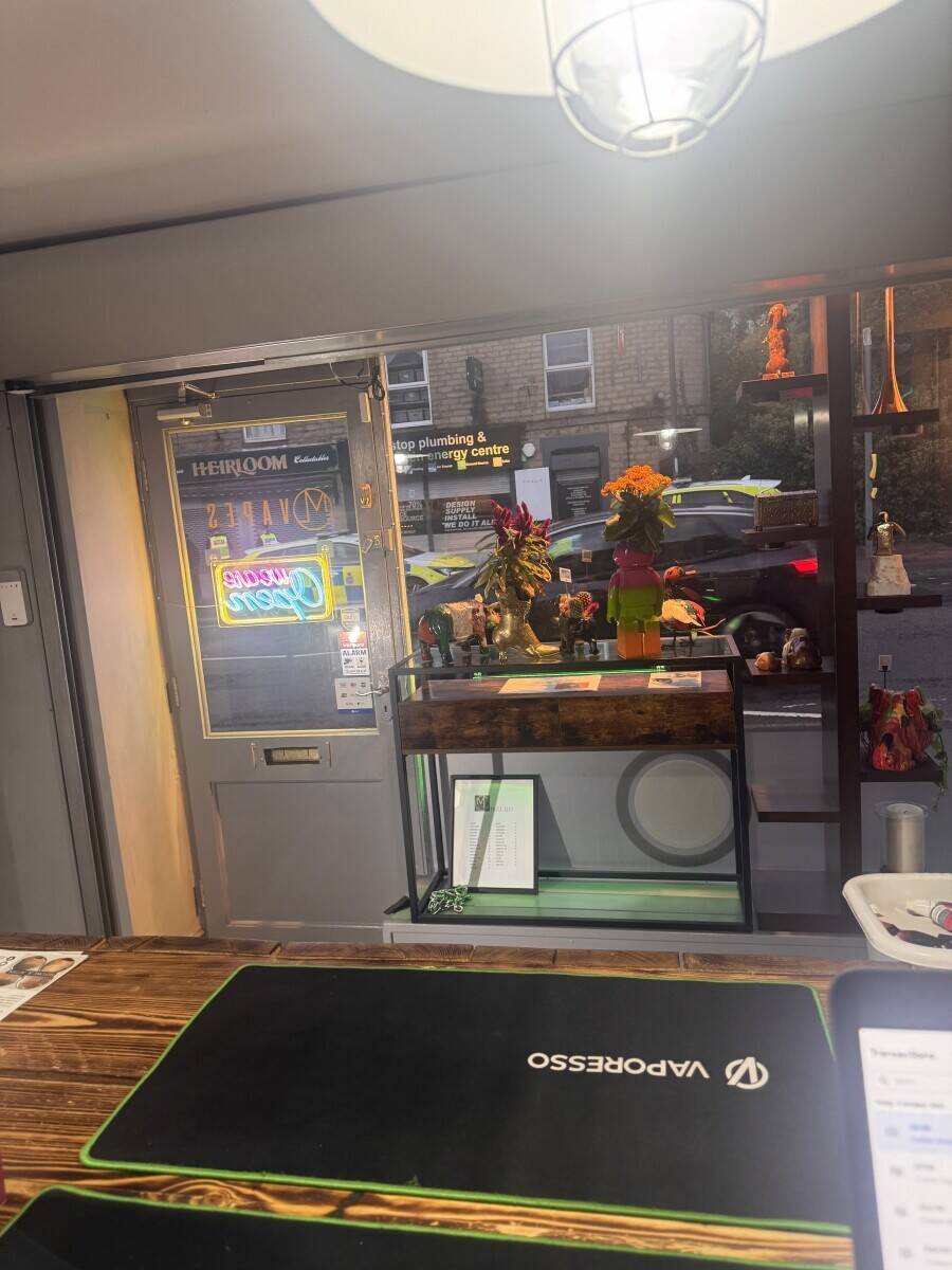 Vape shop for sale on main high street