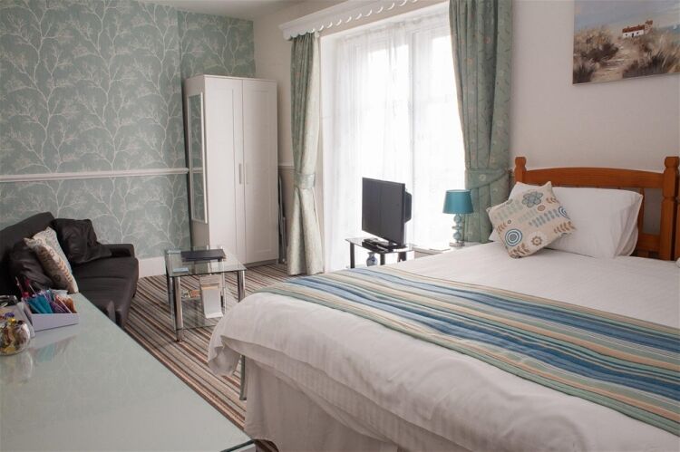 Captivating 7-Bedroom Georgian Guest House with En Suites for Sale For Sale in Minehead