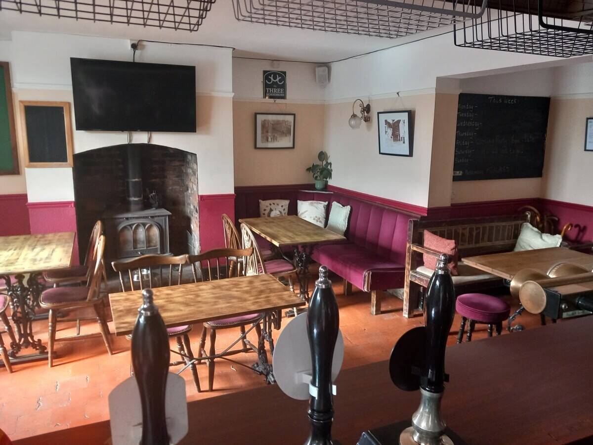 SHROPSHIRE - CHARMING VILLAGE CENTRE TRADITIONAL PUBLIC HOUSE Photo 3